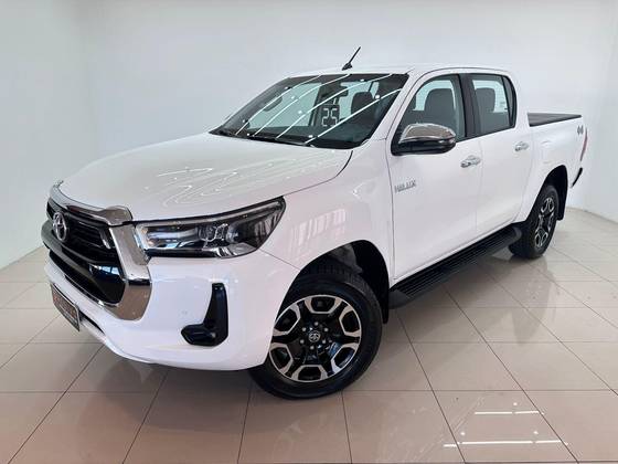 TOYOTA HILUX 2.8 D-4D TURBO DIESEL CD SRV 4X4 AUTOMÁTICO TOYOTA HILUX 2.8 D-4D TURBO DIESEL CD SRV 4X4 AUTOMÁTICO